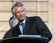  Il Primo ministro francese  Dominique de Villepin all'uscita dall'Eliseo (Reuters)