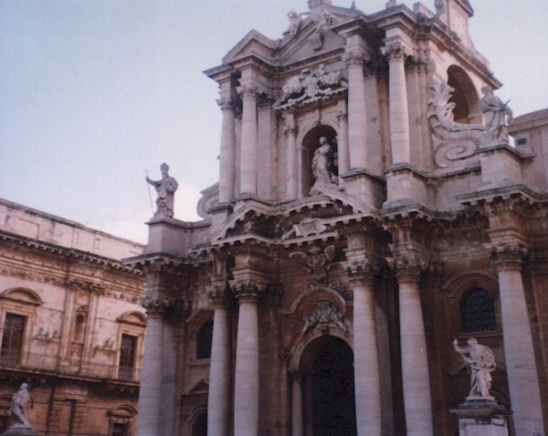 cattedrale.jpg (70598 byte)